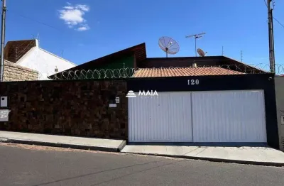 Casa com 3 quartos à venda no Leblon, Uberaba 