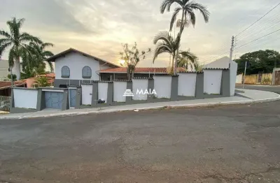 Casa com 4 quartos à venda no Conjunto Frei Eugênio, Uberaba 