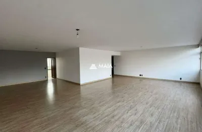 Apartamento com 4 quartos para alugar no Centro, Uberaba 