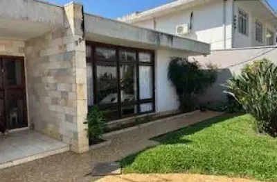 Casa ampla para venda no parolin. 4 dormitórios. 1 suíte .4 banheiros. 4 vagas