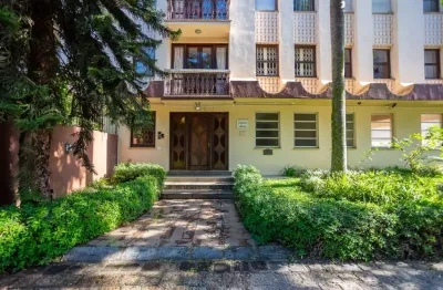 Apartamento 03 quartos no batel. 01 suíte. 04 banheiros. 01 vaga