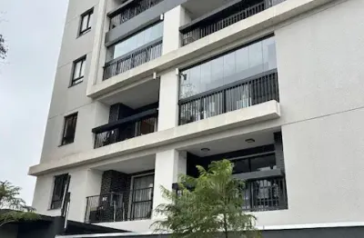 Apartamento 02 quartos com suíte no novo mundo. sacada com churrasqueira. 01 vagag