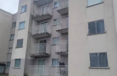 Apartamento 02 quartos em ótima localização. frente para a rua.  01 vaga de garagem.