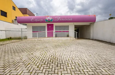 Terreno amplo no centro de  Pinhais. Permite prédio de 08 pavimentos e 16 com aquisição de potencial construtivo.