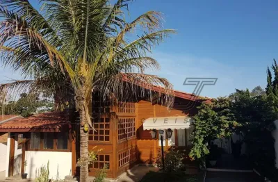 Casa sobrado à venda com excelente localização próximo ao centro na cidade de vinhedo/sp.