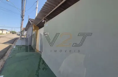 Casa térrea em terreno de 200m à venda no bairro capela em vinhedo/sp