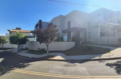 Sobrado de esquina com vista para mata nativa / 03 suítes - aceita financiamento bancário - condomínio reserva da mata