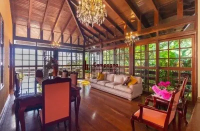 Casa com 400m² privativos e 1000m² de terreno, com vista. um paraíso no morro ap