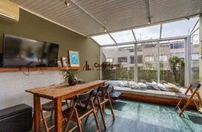 Bela cobertura com 3 quartos, incluindo 1 suíte, 2 vagas de garagem em localizaç