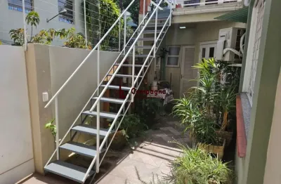Apartamento com 2 dormitórios e 69m² de área privativa no bairro auxiliadora