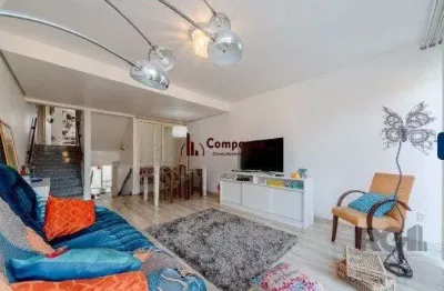 Casa em condominio fechado com 03 dormitórios no bairro camaquã