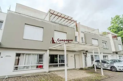 Casa impecável e mobiliada, com 3 niveis, possui 3 dormitórios sendo 1 suíte, 4