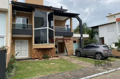 Casa em condominio com excelente padrão construtivo, possui 3 dormitórios, sendo