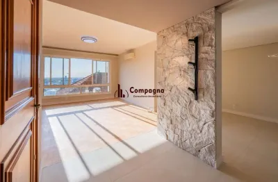 Apartamento com 3 suítes com vista e totalmente reforamdo no moinhos de vento