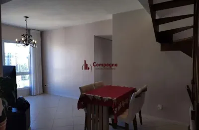 Cobertura de 3 dormitórios, 1 suíte, 2 vagas escrituradas e vista para o guaíba.
