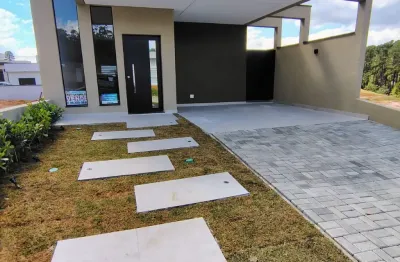 Casa térrea com 3 quartos, sendo 1 suíte com closet, conceito aberto para 3 ambientes e pé direito alto