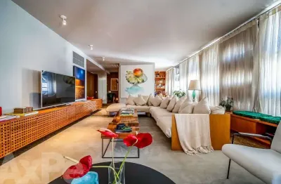 Apartamento totalmente reformado 310 m2 Jardim America - Ao lado do Paulistano