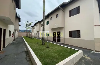 Casa assobradada em condomínio à venda, com duas suítes e quintal privilegiado no pontal de santa m