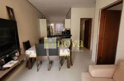 Casa em condomínio com 02 dormitórios, planejados na cozinha, ar condicionado na sala e domitórios,