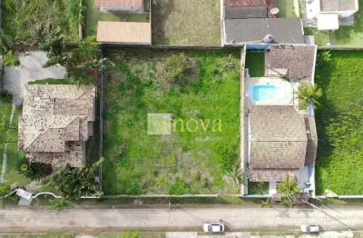 Terreno amplo, com 960m2 de terreno, com infraestrutura completa, em rua tranquila no bairro do cap