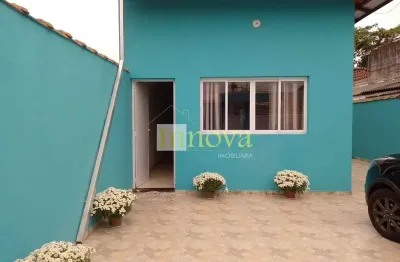 Casa térrea à venda, com três dormitórios sendo uma suíte, no bairro jardim das gaivotas, em caragu