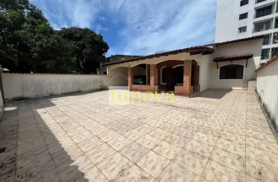 Casa  térrea à venda, a 400m da praia da martim de sá, com 03 dormitórios sendo 01 suíte, em caragu