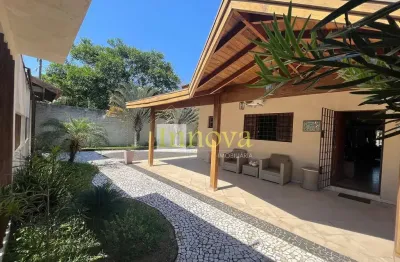 Exuberante casa á venda, com linda área gourmet com sala de jogos no jardim porto novo, em caraguat