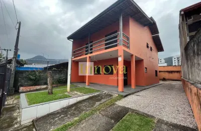 Sobrado à venda, com 250m2 de terreno e 180m2 de construção, a 300m da praia da  martim de sá