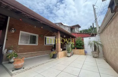 Casa térrea à venda, com três dormitórios sendo 02 suítes, no bairro caputera, em caraguatatuba, sp