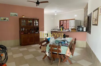 Casa térrea à venda,com 03 dormitórios e área de churrasqueira, a 600m da orla do massaguaçu, em ca