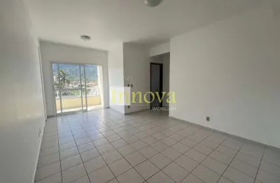 Apartamento à venda, com 03 dormitórios sendo 01 suíte a 150m da praia da martim de sá, em caraguat