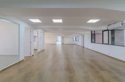 Sala comercial na rua sansão alves dos santos, n. 20 - conjunto 41 • 212 m²