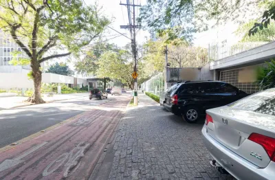 Casa comercial com 16 salas para alugar na Alameda dos Jurupis, 351, Indianópolis, São Paulo