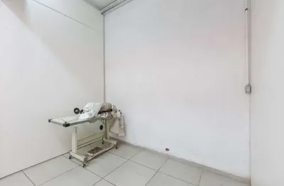 Loja em galeria na rua general carneiro, n. 235 - lojas terrea  • 6 m²