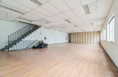Sala comercial na rua padre josé de anchieta, n. 645 - sala 02 • 220 m²
