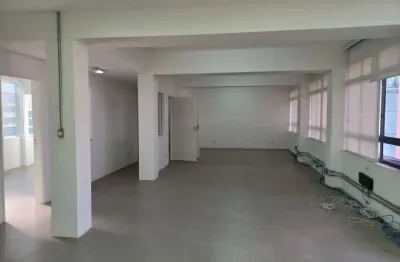 Sala comercial na avenida bernardino de campos, n. 327 • 145 m²