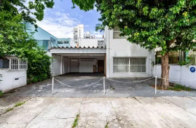 Casa comercial na rua lopes amaral, n. 156 • 360 m²