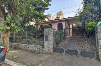 Casa comercial na rua rita joana de sousa, n. 589 • 220 m²