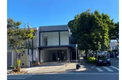 Ponto comercial com 4 salas para alugar na Avenida dos Imarés, 594, Indianópolis, São Paulo