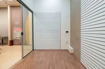 Loja em galeria na rua barão de tefé, n. 39 - box 15 • 9 m²