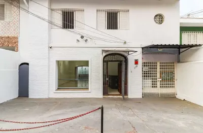 Casa comercial na rua albuquerque sousa muniz, n. 112 • 275 m²