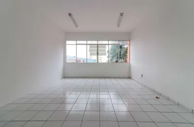 Sobreloja na largo treze de maio, n. 378 - sala 15 • 27 m²