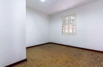Sobreloja na rua coronel artur de paula ferreira, n. 54 • 80 m²