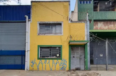 Casa comercial na rua doutor freire, n. 95 • 200 m²