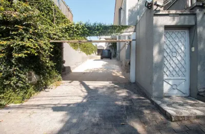 Casa comercial na avenida são valério, n. 65 • 190 m²