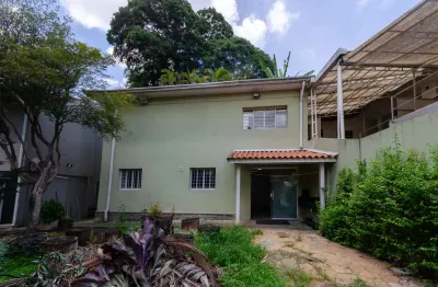 Casa comercial na avenida arnolfo azevedo, n. 89 • 702 m²