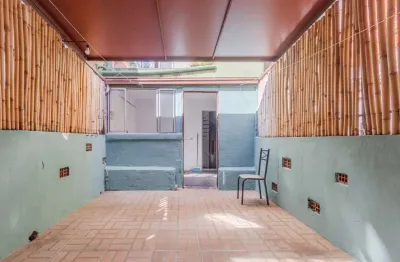 Casa comercial na rua gabriel faure, n. 208 • 200 m²