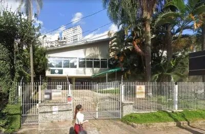 Casa comercial com 9 salas para alugar na Avenida Pacaembu, 1785, Pacaembu, São Paulo