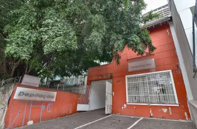Casa comercial na avenida rebouças, n. 3154 • 240 m²