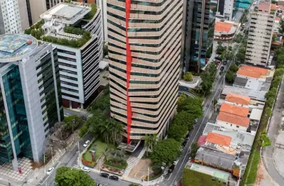 Loja na praça professor josé lannes, n. 40 • 783 m²